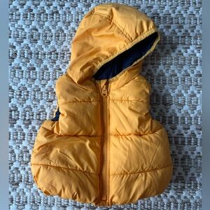 Gap Yellow and Blue Puffer Vest with Hood 0-6 months